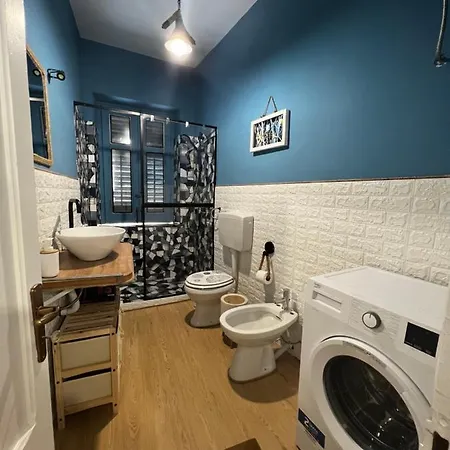 Tiny House *